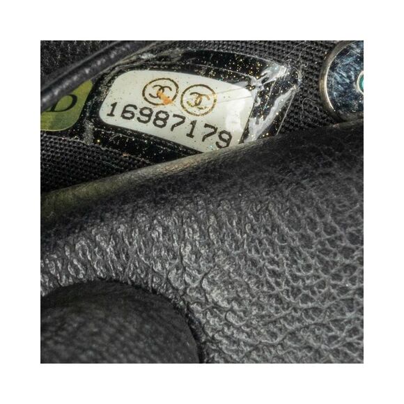 Pre Loved Chanel CC Camellia Leather Key Holder Unisex Black Keychains - Picture 5 of 8